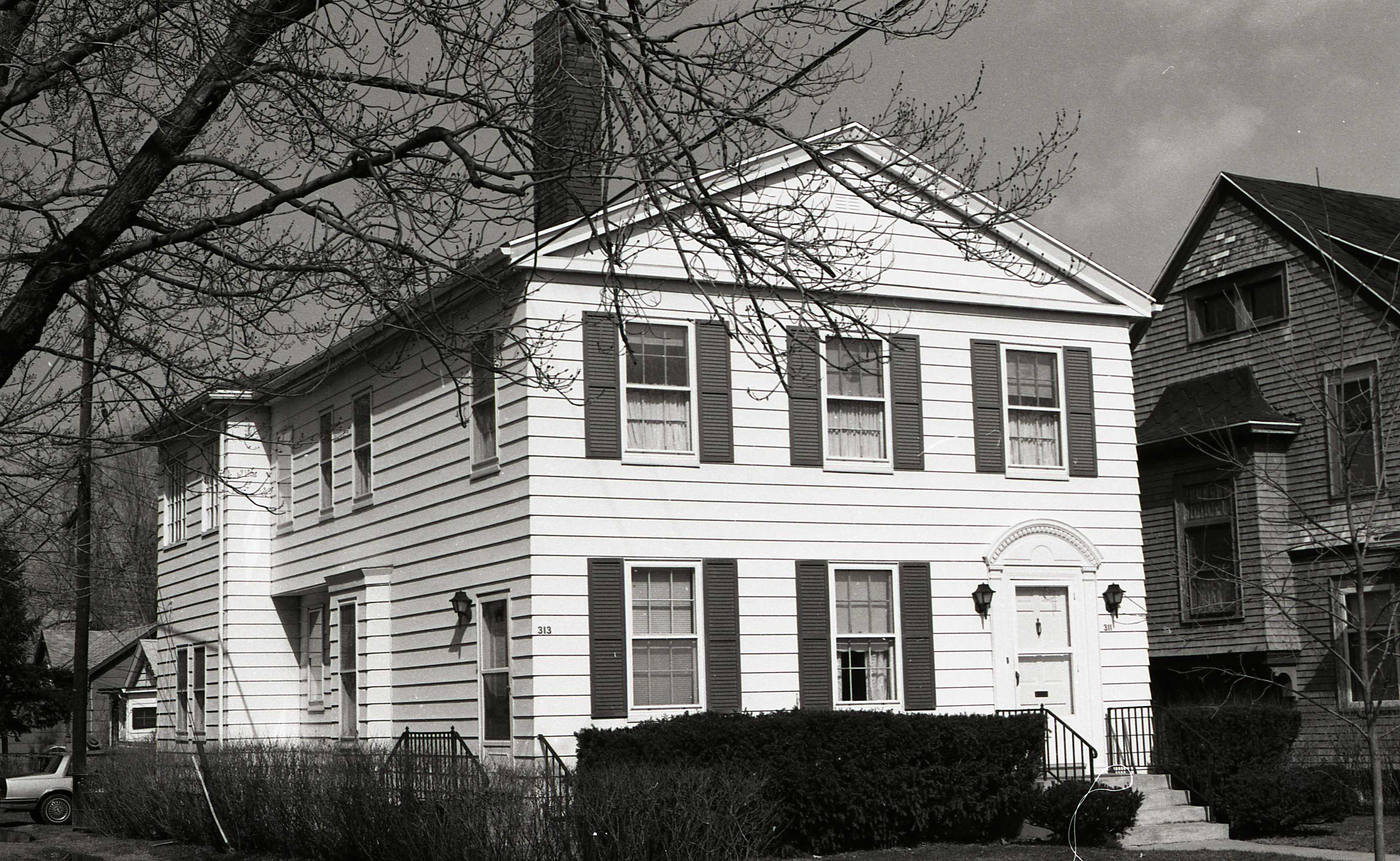 311 W Navarre Street